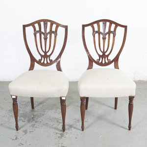Lote siguiente: Par de Sillas Inglesas Estilo Chippendale con Asientos Tapizados