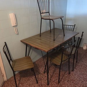 Lote siguiente: Juego de Comedor Diario: Mesa y 4 Sillas de Hierro y Madera