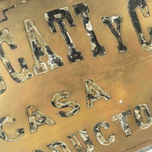 Cartel Antiguo de Bronce "Trabucati y Cía Casa Introductora" - imagen 2