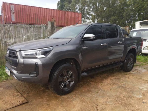 Toyota Hilux SRV Doble Cabina 2022 Gris Oscuro