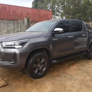 Lote siguiente: Toyota Hilux SRV Doble Cabina 2022 Gris Oscuro