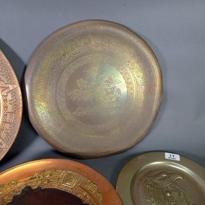 Ocho Piezas Decorativas de Bronce, Alpaca y Cobre: Platos y Adornos - imagen 6