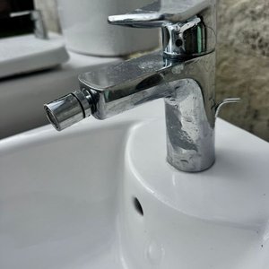 Juego de Inodoro y Bidet Roca Dama Senso con Grifería Hansgrohe - imagen 3