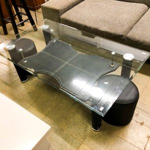 Mesa de Centro de Vidrio con Patas Negras y Banqueta - imagen 2