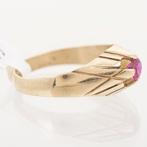 Anillo de Oro 18k con Piedra Roja - Diseño Clásico - imagen 2