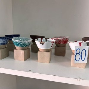 Lote siguiente: Lote de 12 Conos y Cuencos de Cerámica Artesanal