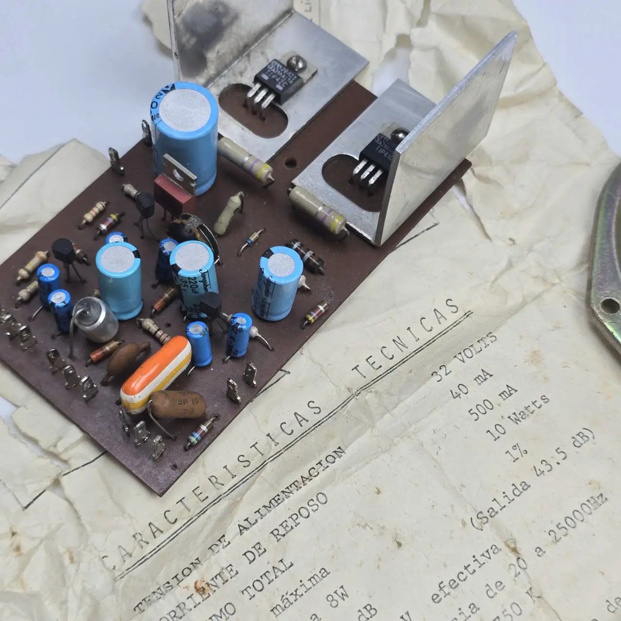 Item lote-41-amplificador-y-parlante - Image 1