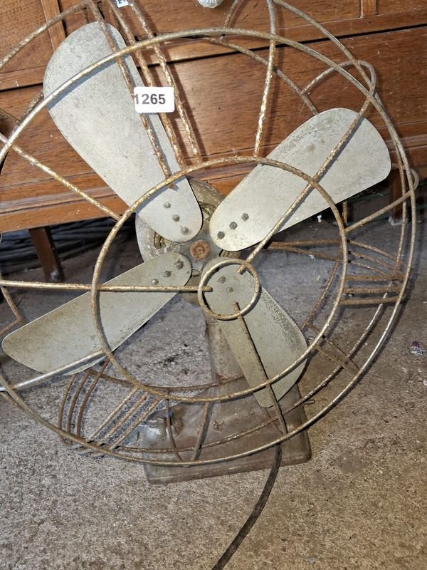 Antiguo Ventilador de Aspa de Metal para Venta - imagen 2