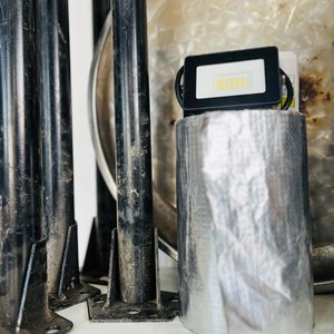 Lote Variado: Engrampadora, Foco LED, Rollo de Membrana y Más - imagen 3