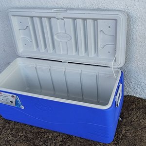 Conservadora Coleman Xtreme 142 Litros con Asas y Portavasos - imagen 9