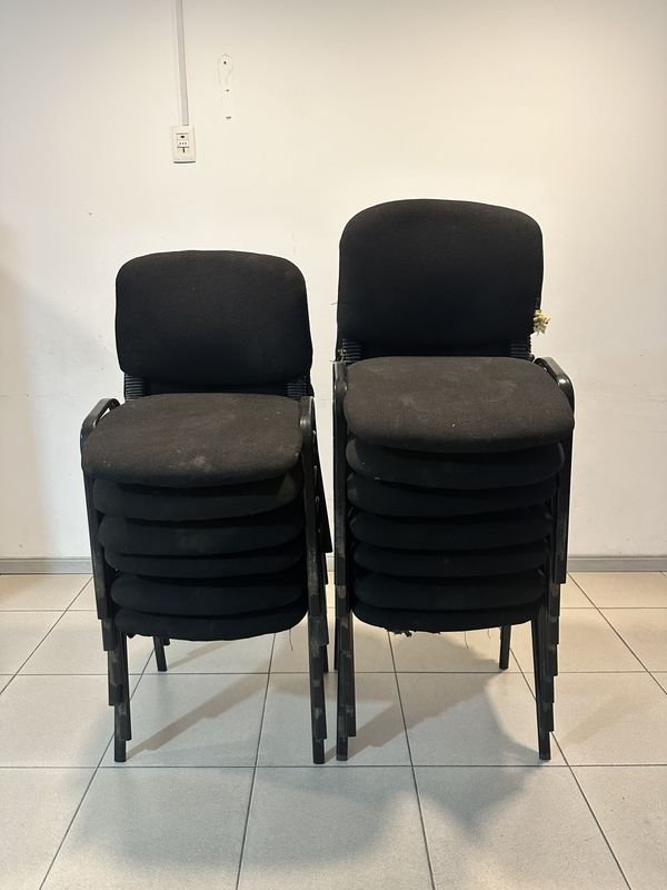 Sillas de Auditorio en Mal Estado