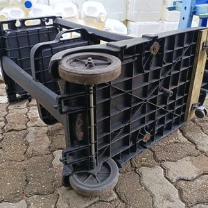 4 Carros Auxiliares de Limpieza de tres Estantantes con ruedas - Se venden a la Vista con Faltantes y Detalles de Uso - Ideal para repuesto - imagen 6