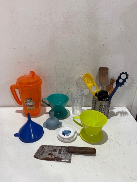 Varios Utensilios y Recipientes de Cocina
