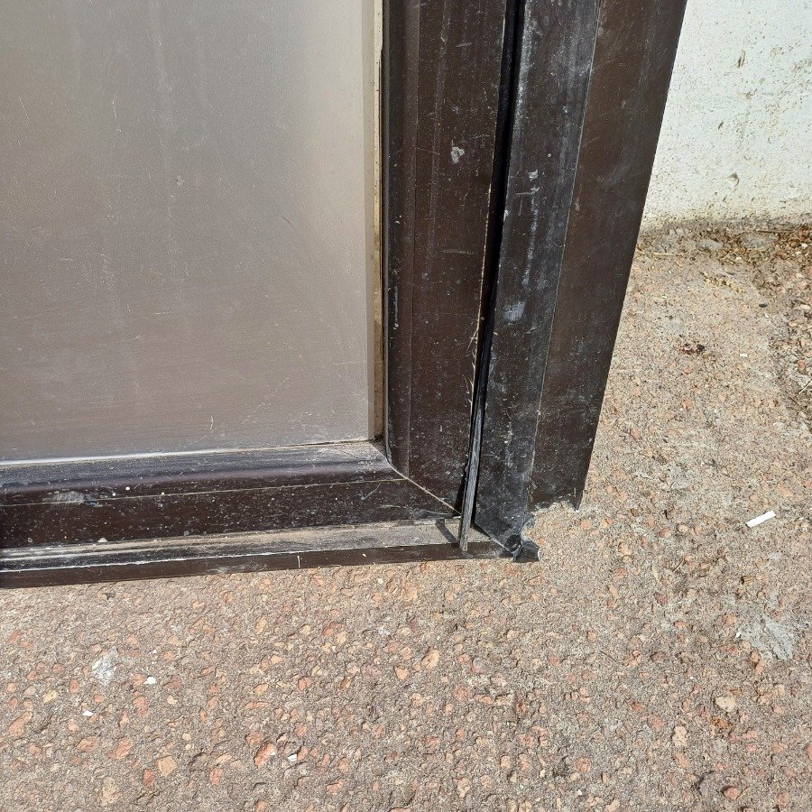 Puerta de aluminio con marco y vidrio, incluye brazo hidráulico - imagen 8