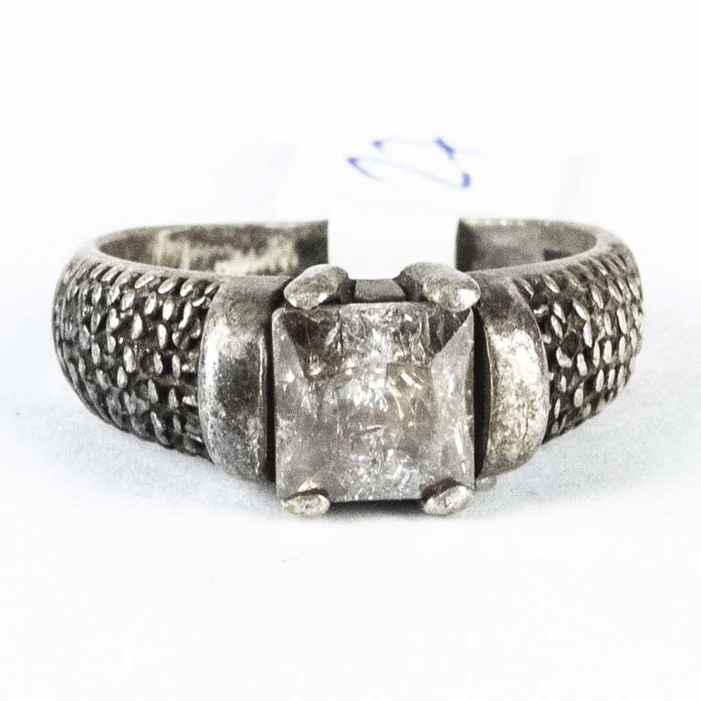 Lote siguiente: Anillo de plata con fantasia - Peso: 3,6gr - Medidas: 17mm