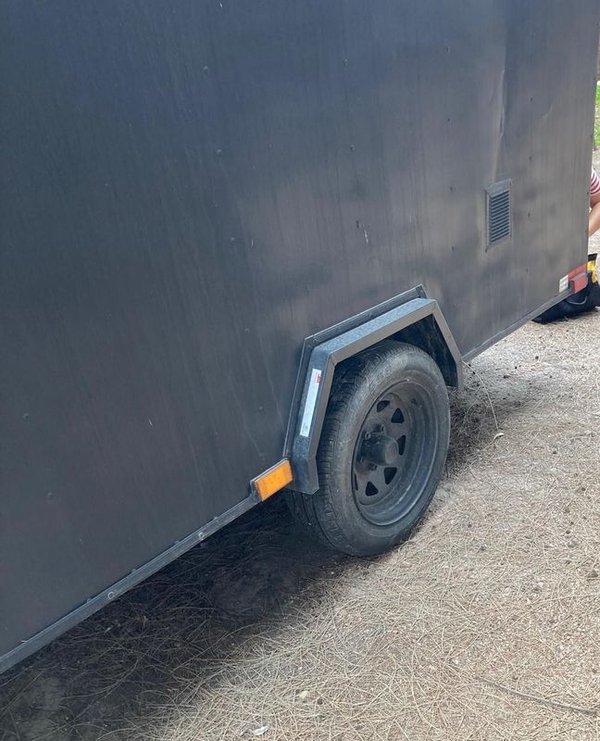 Tráiler cerrado tipo furgón para transporte de motos, herramientas y mercadería - imagen 10