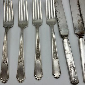 Lote de Cubiertos Antiguos: 6 Tenedores y 8 Cuchillos de Mesa - imagen 4