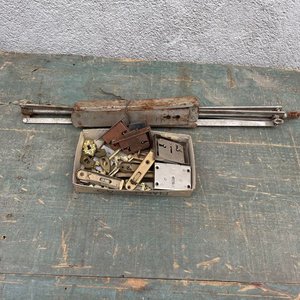 Lote siguiente: Lote de Cerraduras y Porta Partitura Antiguos