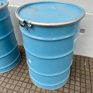 Tanques de Chapa Celestes de 200 Litros con Tapa y Suncho - imagen 2