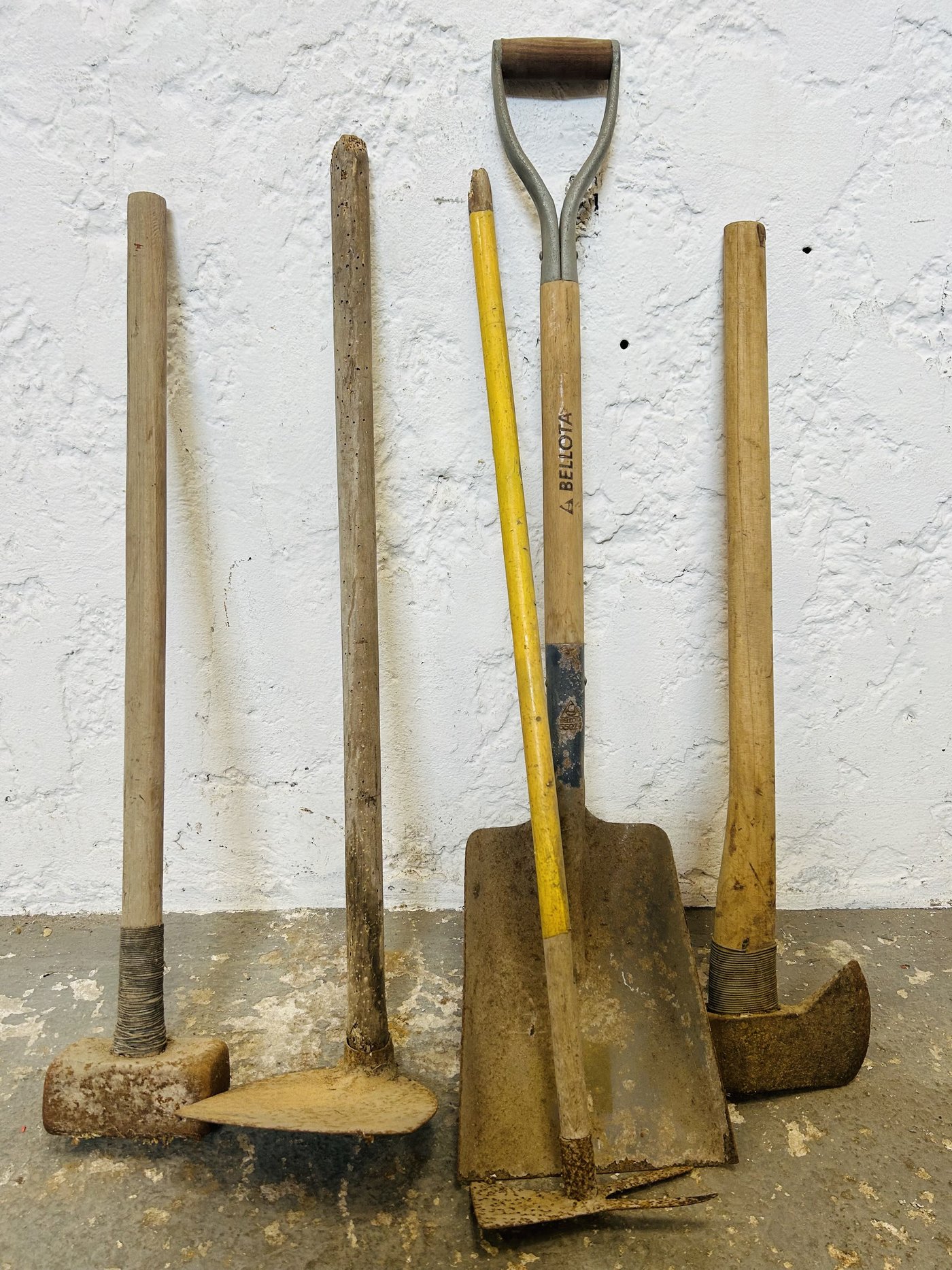 Lote #049 – Artículos varios : Marron, Pala y mas