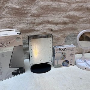 Lote siguiente: Lote de 2 Espejos Plegables con Luz LED