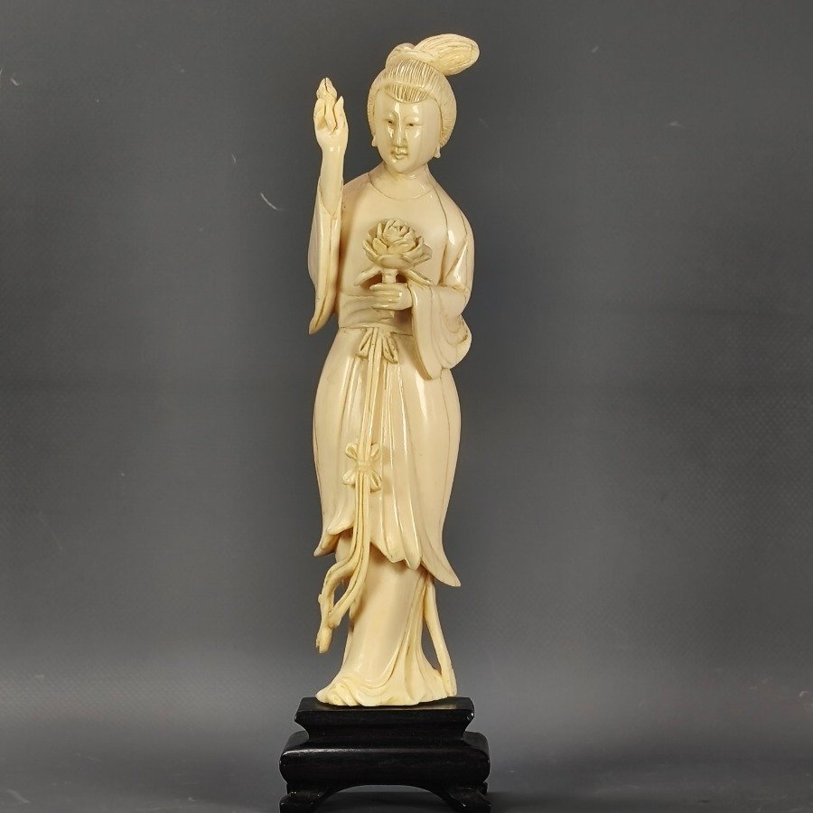 Figurina de Geisha en Madera con Marfil - imagen 2