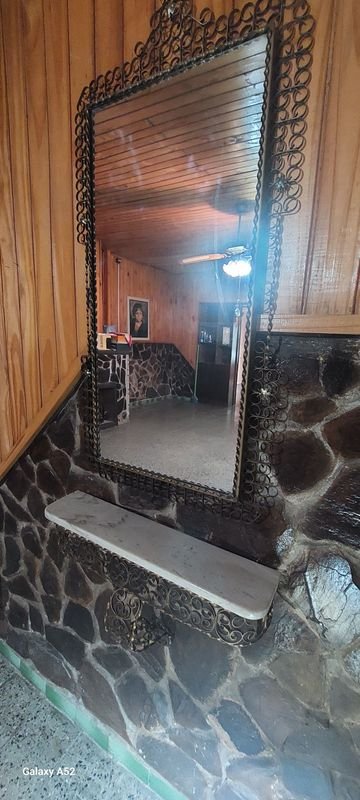 Dressoir en bronce con espejo y consola de excelente estado