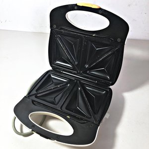 Lote de 3 electrodomésticos: Sandwichera, Cuchillo Eléctrico Philips y Licuadora Moulinex - imagen 4