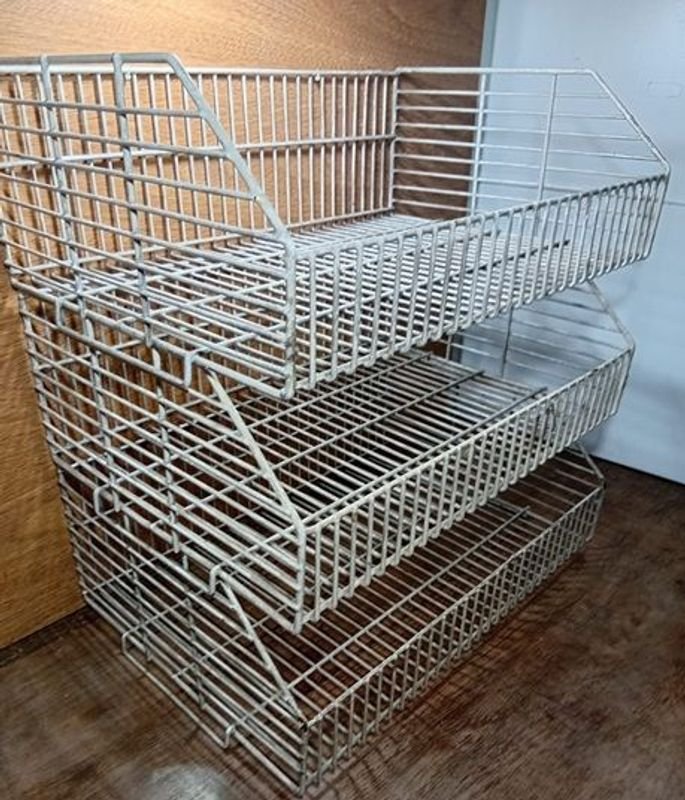 Canastos exhibidores metálicos apilables de alta calidad