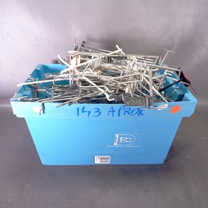 Más de 140 perchas en metal para exhibir en diferentes formas y tamaños.  - imagen 4