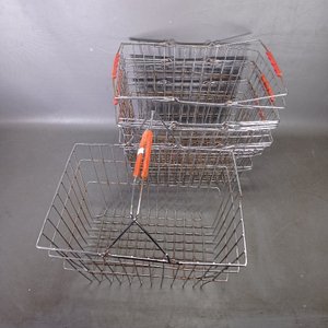 Seis Canastos Metálicos con Asas para Compras o Almacenamiento - imagen 3