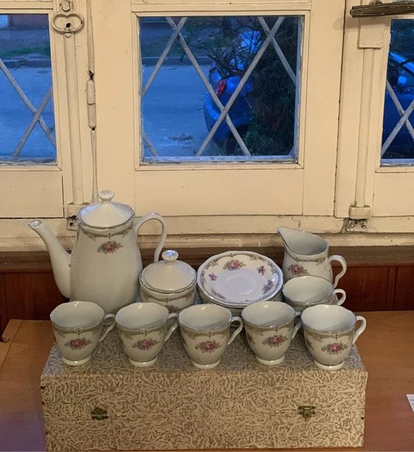 Juego de té 15 piezas origen China (6 pocillos, 6 platillos, 1 tetera, 1 lechera y 1 azucarero)