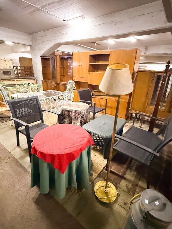 Lote de Muebles y Objetos de Decoración para el Hogar