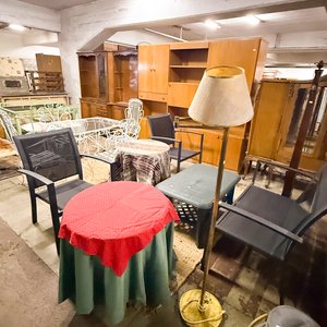 Lote siguiente: Lote de Muebles y Objetos de Decoración para el Hogar