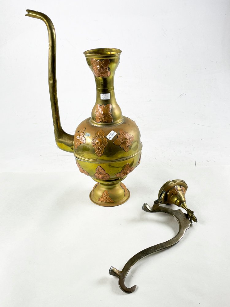 Tetera Turca Antigua de Bronce con Detalles Decorativos