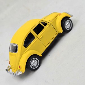 Auto a Escala Metálico Volkswagen Escarabajo Amarillo - imagen 4