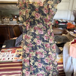 Conjunto Vestido Largo Estampado con Flores y Saco Corto Verde Oliva - imagen 2