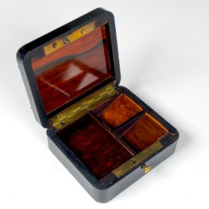 Caja en madera y bronce, para sellos 8 x 7 cm - imagen 4
