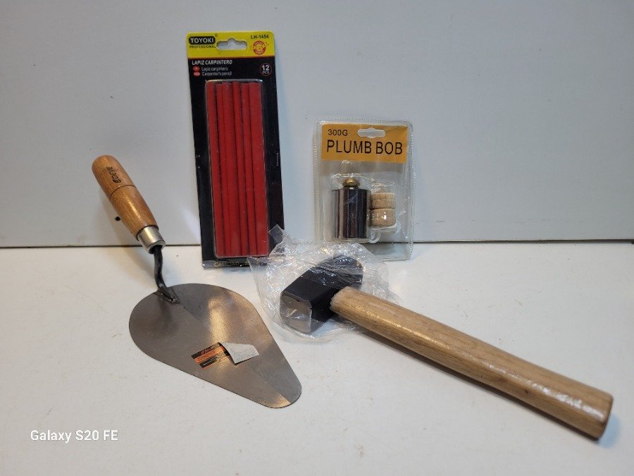Set de Herramientas: Paleta, Plomada, Martillo y Lápices de Carpintero
