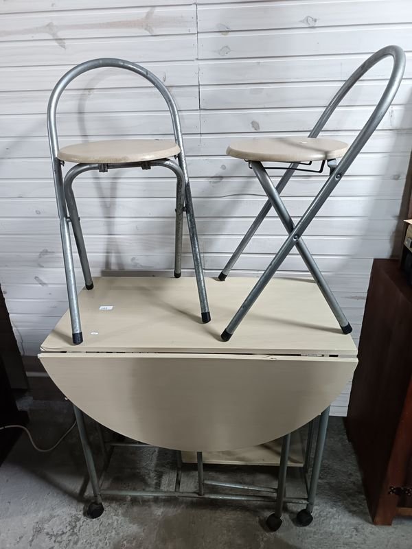 Desayunador Plegable con Dos Banquetas y Ruedas