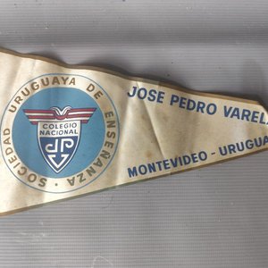 Lote anterior: Banderín Institucional Antiguo Sociedad Uruguaya de Enseñanza Colegio Nacional José Pedro Varela Montevideo