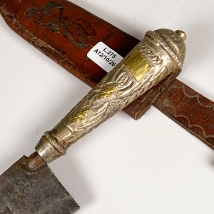 Cuchillo de Acero con Cabo de Platería Criolla y Vaina - imagen 4