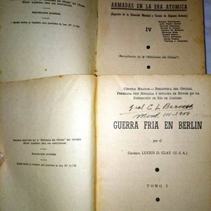 2 Libros "Circulo Militar-Biblioteca del Oficial": Política Internacional y Fuerzas Armadas en la Era Atómica IV y Guerra Fría en Berlín Tomo I (1957) - imagen 3