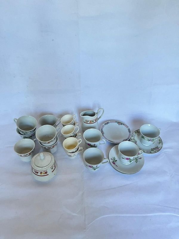 Vajilla de Porcelana con Diseños Decorativos - imagen 1