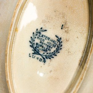 Centro de Porcelana Inglesa Oval Blanco y Azul con Diseño de Ave - imagen 4