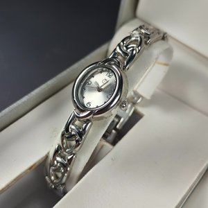 Set de Bijouterie Trésor Temp: Reloj, Collar y Caravanas con Estuche - imagen 4