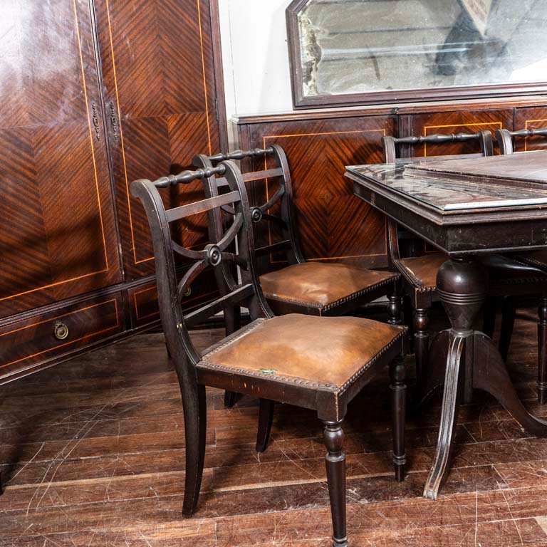 Comedor inglés para restaurar: mesa, sillas y bargueño con espejo - imagen 2