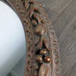 Espejo Circular con Marco Ornamentado y Relieve - imagen 3