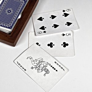 Caja de Madera y Bronce para Cartas con Naipes - imagen 4