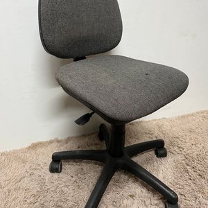Silla de Oficina Giratoria Tapizada en Tela Gris - imagen 4